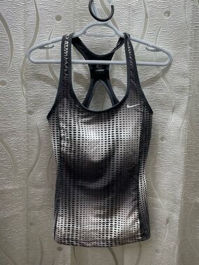 Nike Dri-FIT Tank Top Womens Medium Grey Black Racerback 485025-060 Gradient
